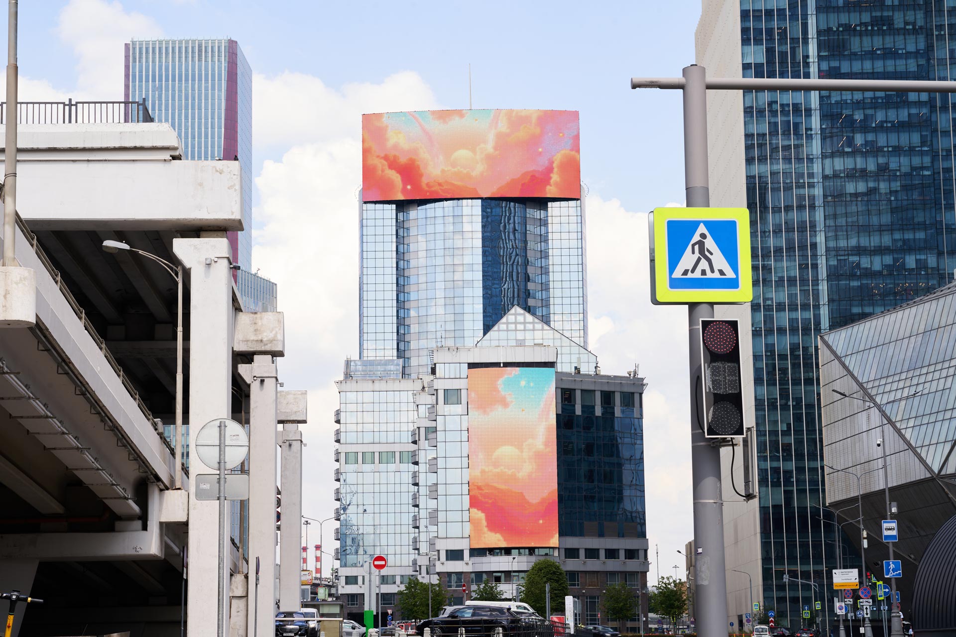 South Vertical LED Screen at North Tower, Moscow City 4