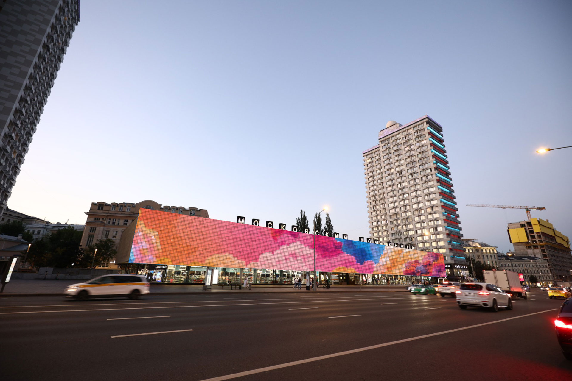 Led Screen on N. Arbat 8 (House of Books), Moscow 1