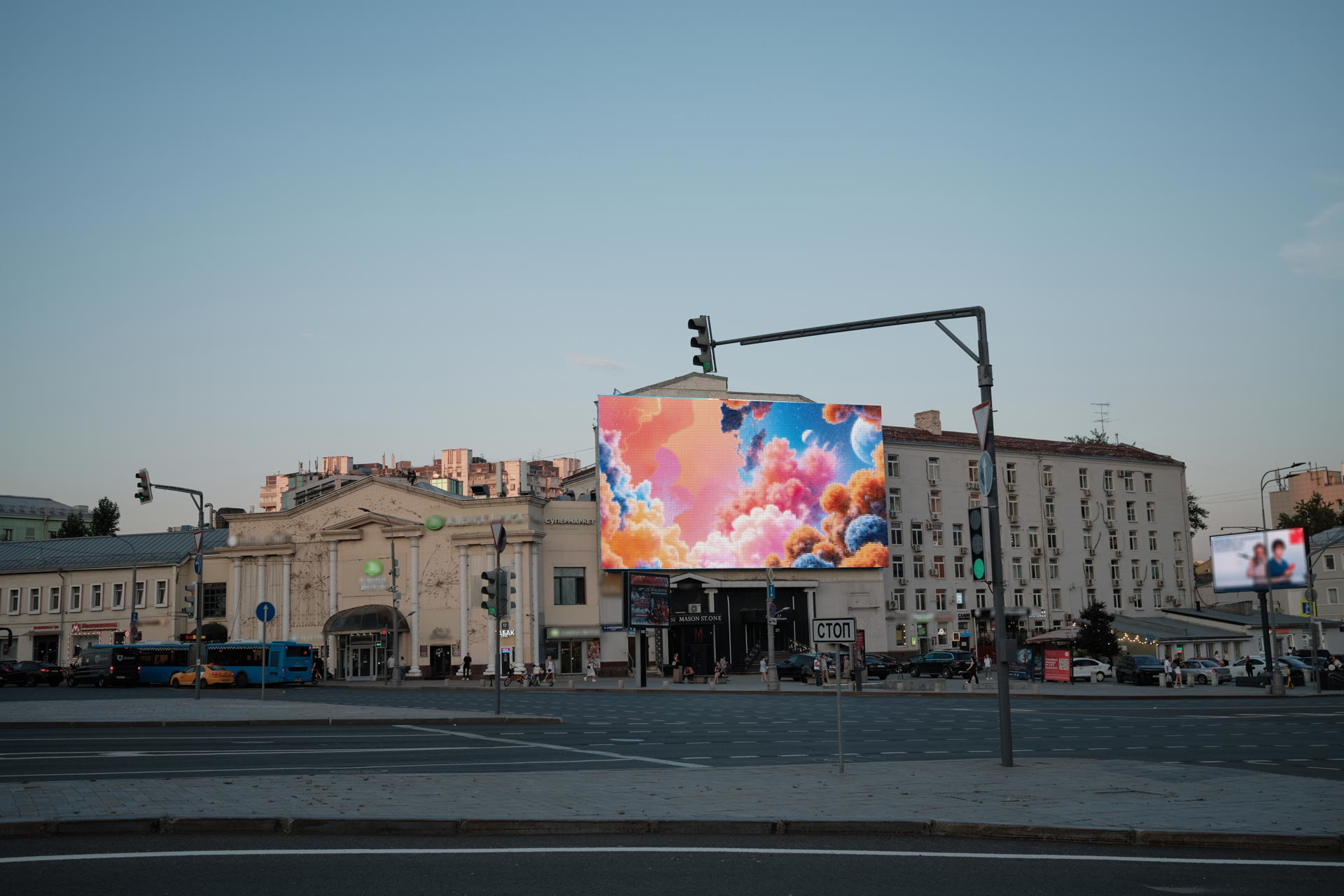 Digital Screen on 1 Bolshie Kamenschiki St. (Taganskaya Sq.) 1