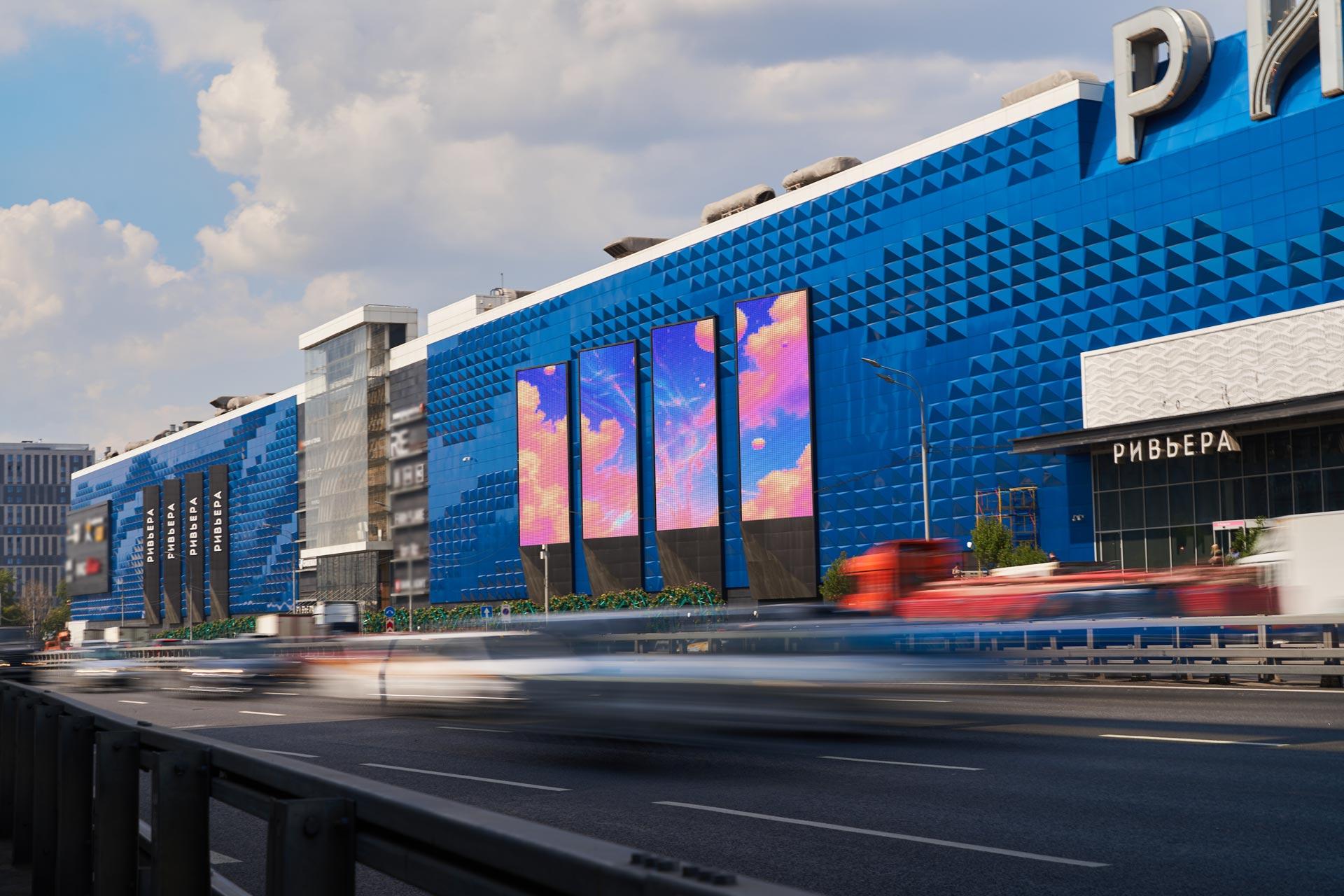 Digital Screen on 18, Avtozavodskaya St (Riviera Mall, TTK) 2