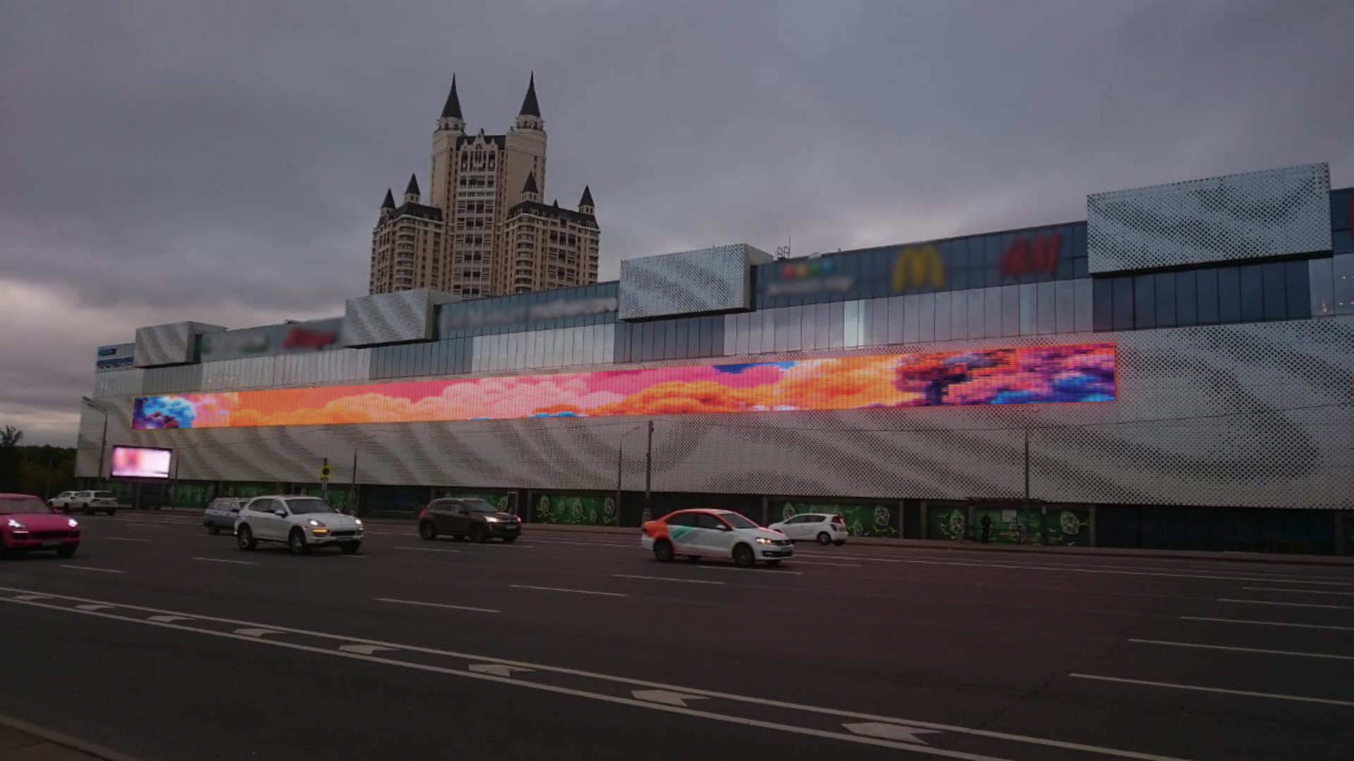 Digital Screen on Kutuzovsky Ave 57, Oceania Mall 3