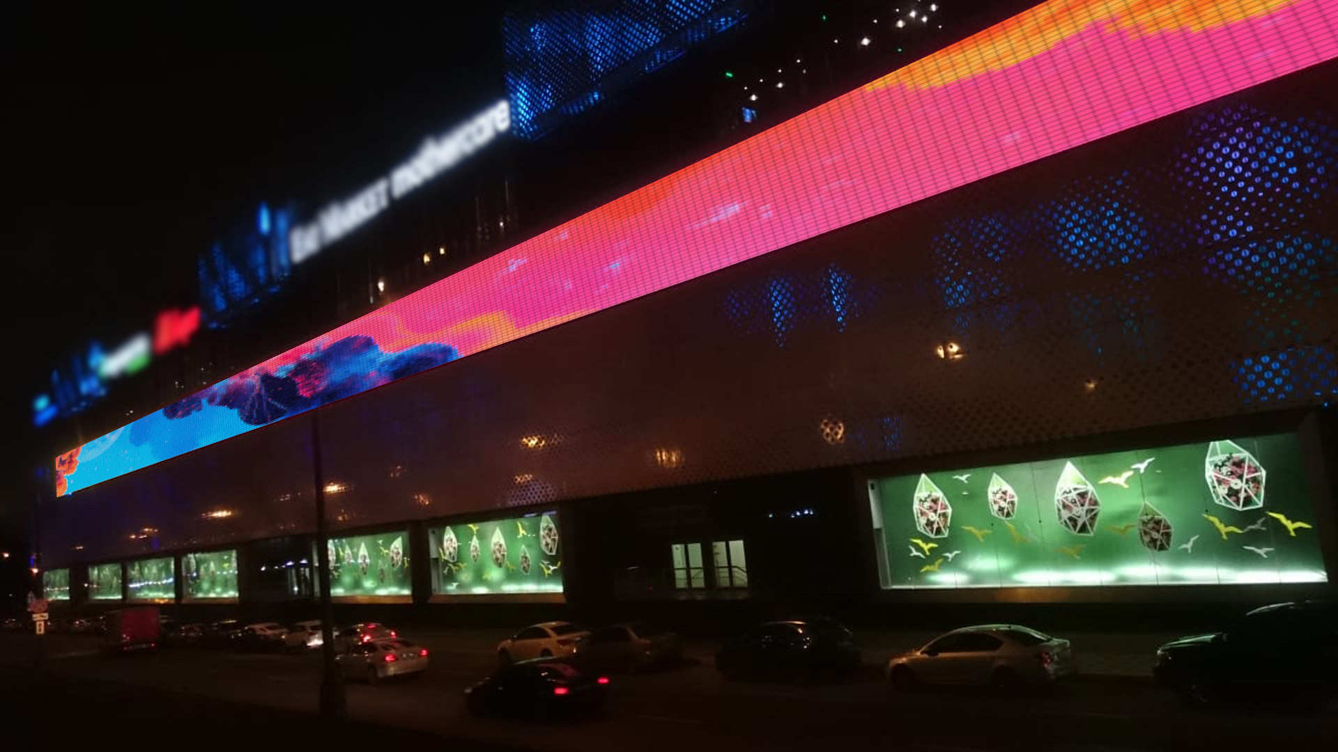 Digital Screen on Kutuzovsky Ave 57, Oceania Mall 1